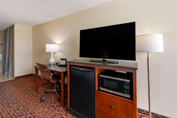 Best Western Plus North Miami/Bal Harbour image 19